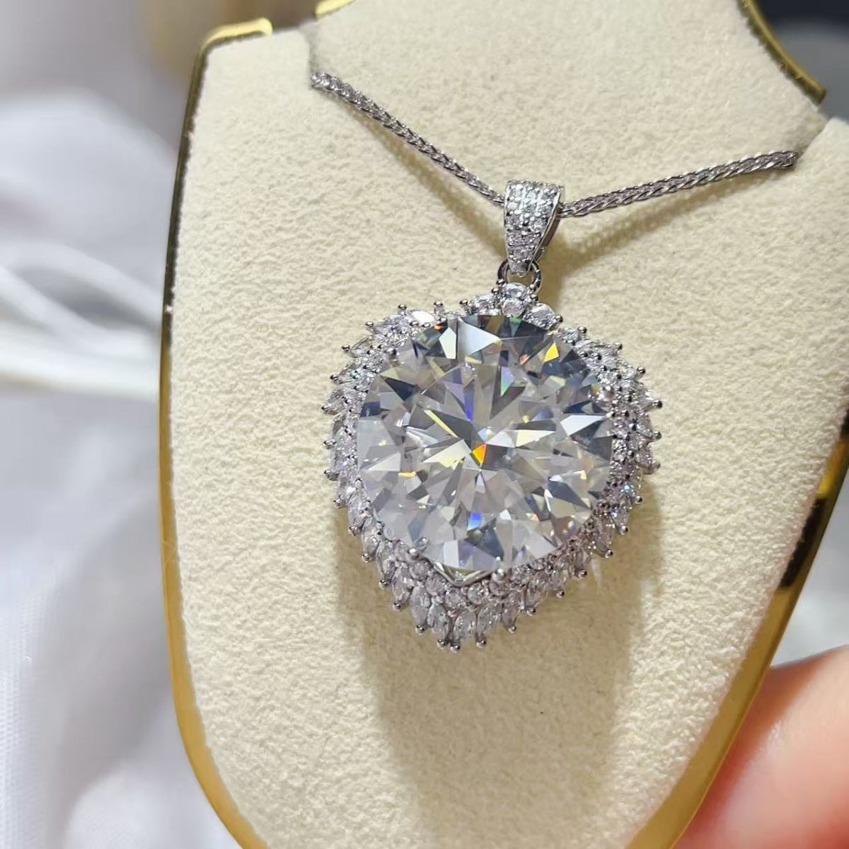 6087f6a3-e4c4-4bbe-a3c5-db8709bb8247-Max